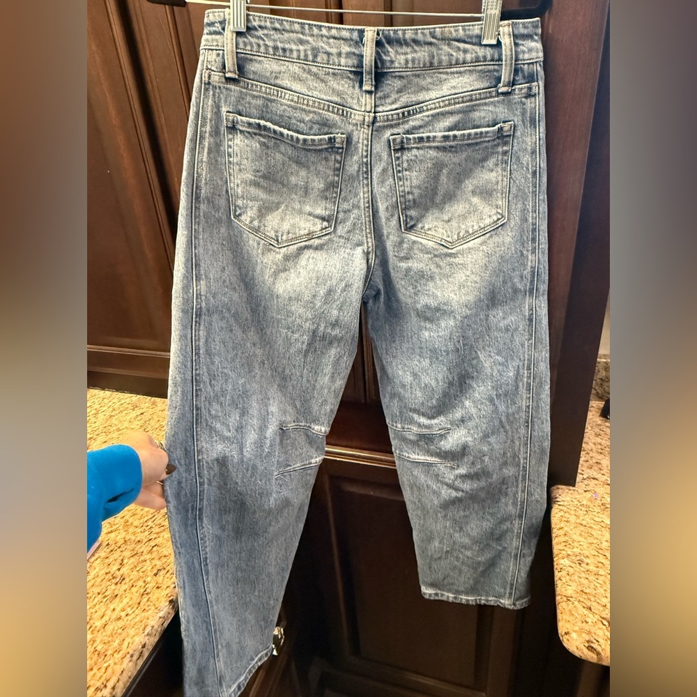 Light Wash Wide Leg Women’s Jeans - Picture 6 of 11